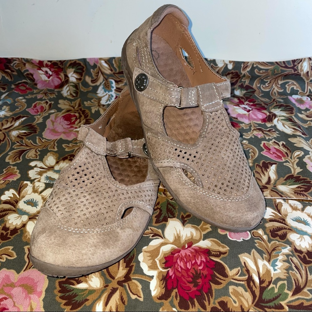 Earth Origins Beige Tan Suede leather Mary Jane Shoes Sandals "SWIG" 9